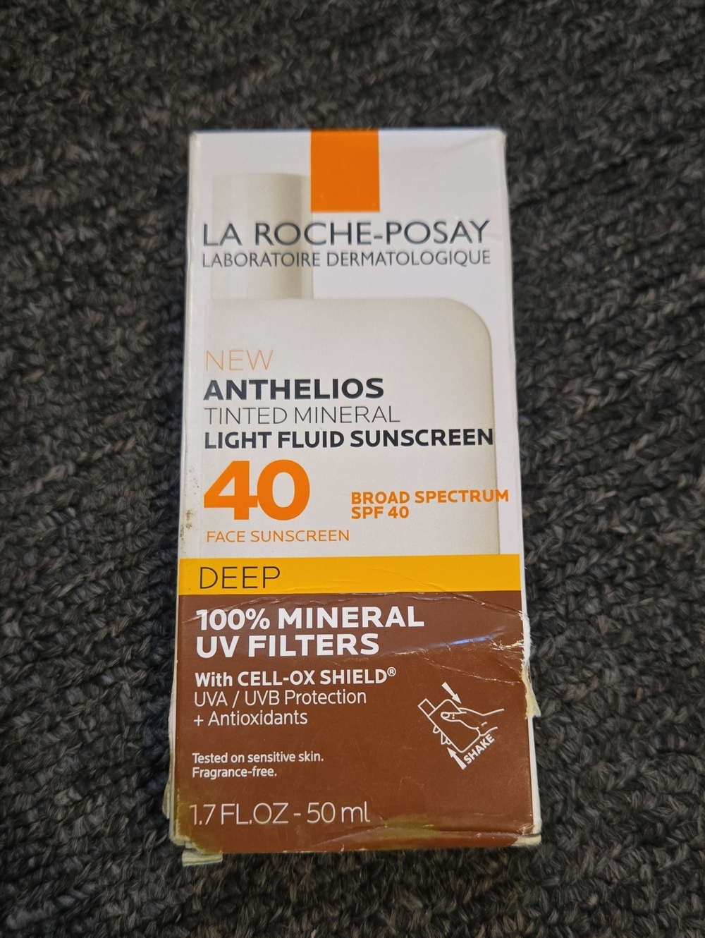 Anthelios Tinted Mineral Light Fluid Sunscreen SPF 40 - Deep